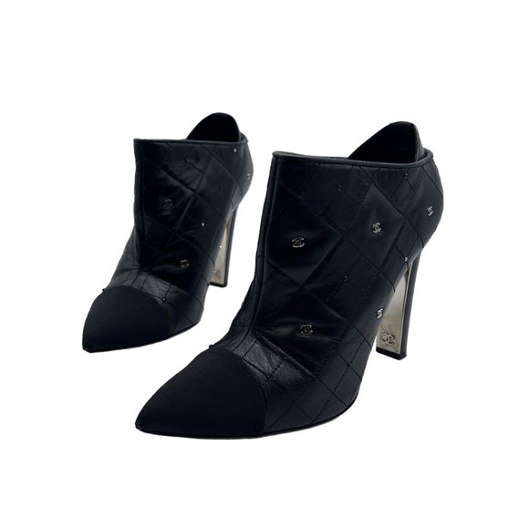 CHANEL Black Quilted Leather Pointed Toe Ankle Boots - Sz 39.5 - Picture 1 of 8